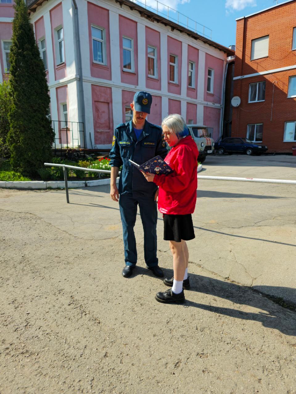 Волонтеры Победы приняли участие в субботнике.