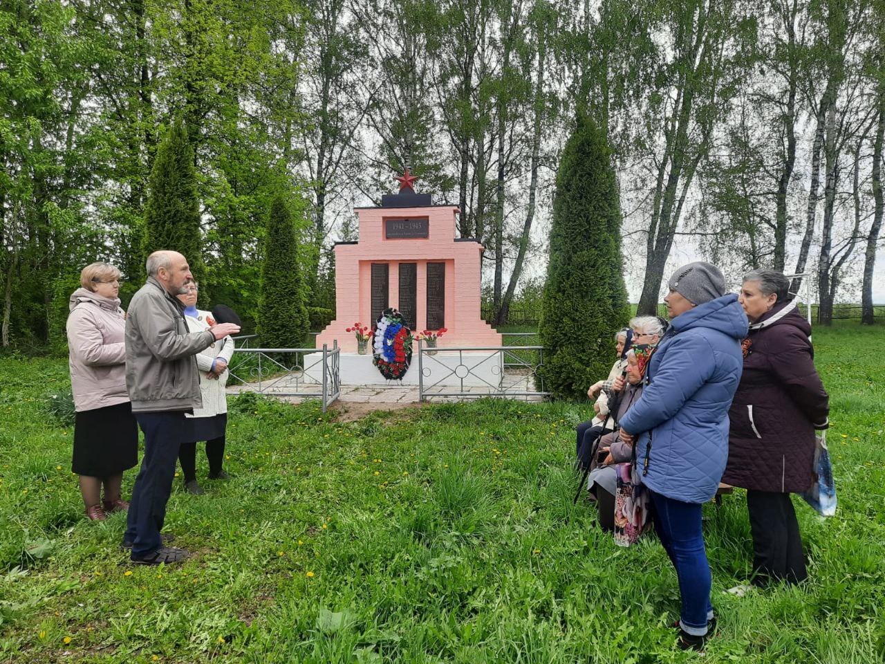 Возложение 5 мая.
