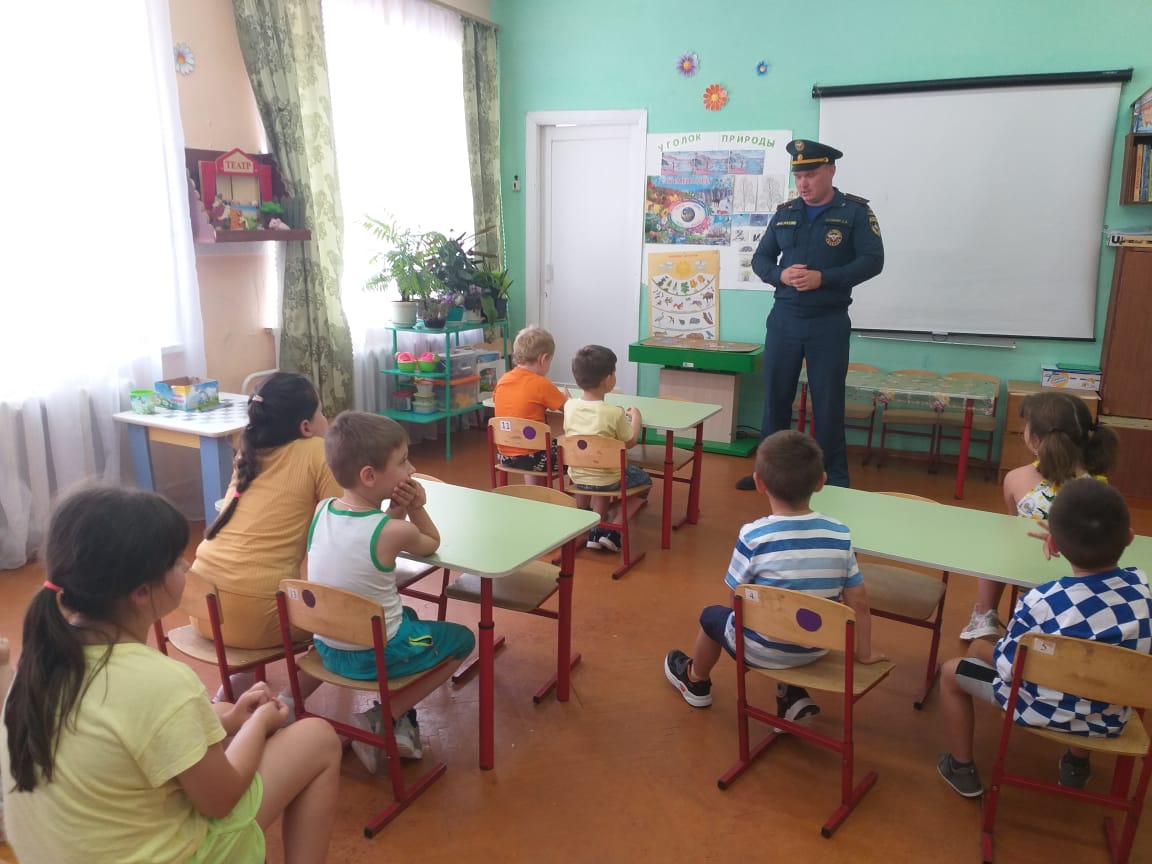 Сотрудники ОНД и ПР по Одоевскому и Арсеньевскому районам регулярно проводят мероприятия на тему пожарной безопасности с воспитанниками детских дошкольных учреждений..