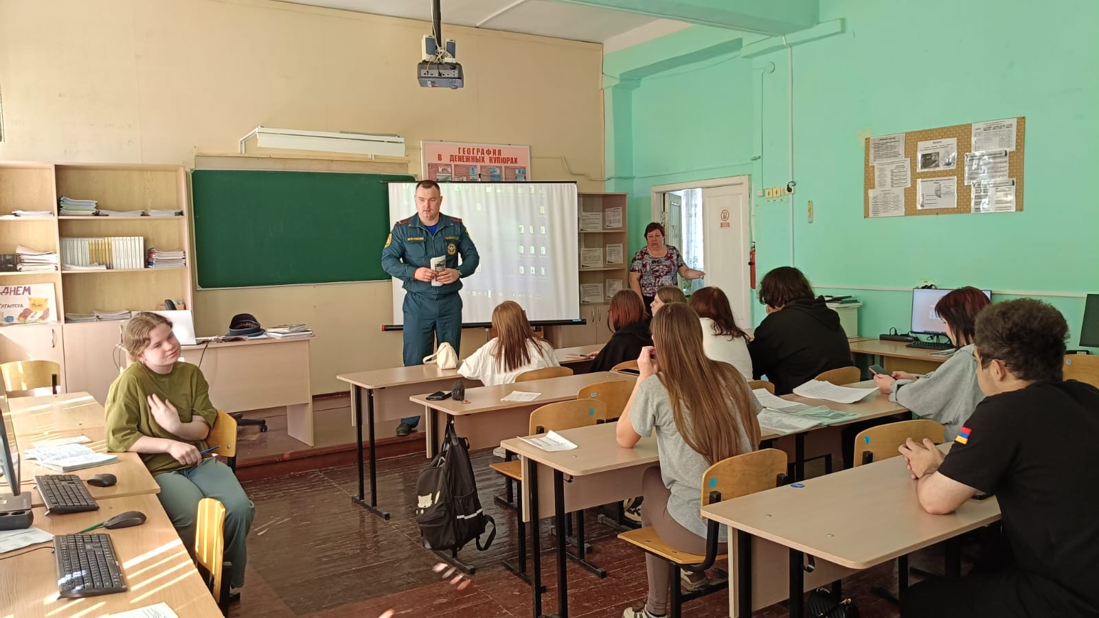 Сотрудники ОНД и ПР по Одоевскому и Арсеньевскому районам провели открытый урок со студентами Одоевского отделения ГПОУ ТО &quot;Тульский колледж профессиональных технологий и сервиса&quot;.