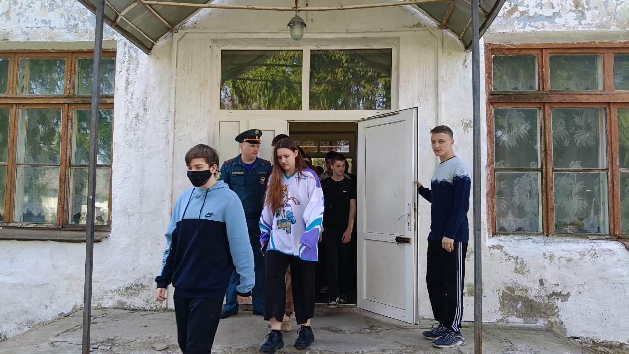 В Одоевском отделении ГПОУ ТО &quot;ТКПТС&quot; состоялась учебная тренировка по эвакуации людей из здания на случай пожара в колледже, которую провели сотрудники ОНД и ПР по Одоевскому и Арсеньевскому районам.